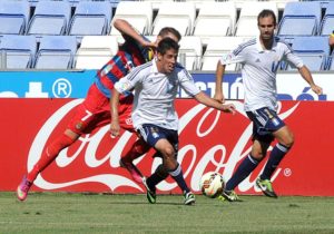 Javier Cabrera estuvo muy activo ante el Llagostera. (Espínola)