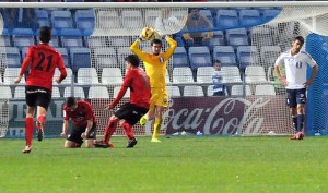 Jugadores del Mirandés celebrando la victoria. (Espínola)