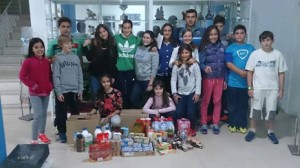 Entrega al Banco de Alimentos del Club Marítimo de Huelva.