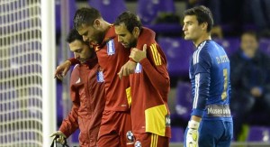 Juanan se retira lesionado ante el Valladolid.