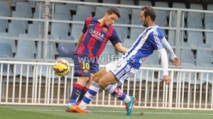 Víctor Díaz presionando a Joan Román. del Barcelona B.