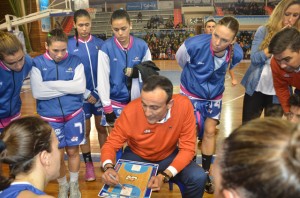 Gabi Carrasco, en un tiempo muerto del CB Conquero. (Tenor)