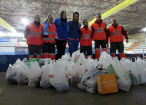 Entrega de alimentos del CB Conquero a Cruz Roja.