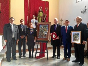 La Alcaldesa junto al pregonero, el autor del cartel y miembros del Consejo