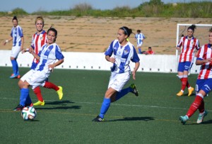 Paula y Virgy, jugadoras del Cajasol Sporting ante el Atlético de Madrid.