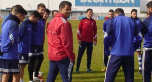 Pavón, técnico del Recreativo, durante un entrenamiento.