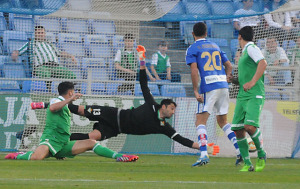 Gol fantasma del Recreativo ante el Betis que no subió al marcador. (Espínola)