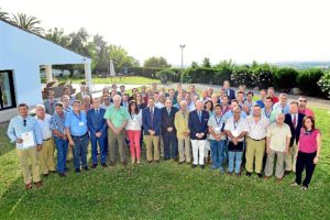 150709. El presidente de Caja Rural del Sur con los gestores de Cooperativas que han asistido al curso impartido por San Telmo en Antequera