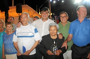 3.8.15 Abuela y Abuelo Colombinas 2015.jpg