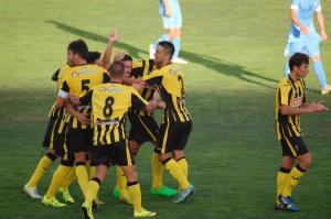 Jugadores del San Roque de Lepe celebrando un gol.