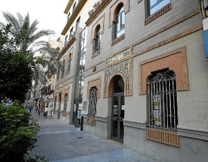 Edificio de la Gota de Leche en Huelva.