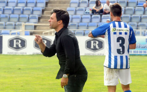 Jose Dominguez, técnico del Recreativo, fue muy cuestionado. (Espínola)