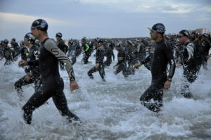 Tramo de natación del II Iberman Eurociudad del Guadiana. (Rúa)