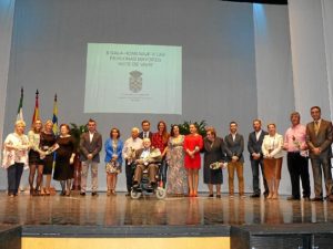 moguer foto de familia de los homenajeados