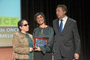 Inés Torralba, junto a la presidenta del Consejo Territorial de la ONCE en Andalucía, Isabel Viruet, y el delegado territorial Cristóbal Martínez.