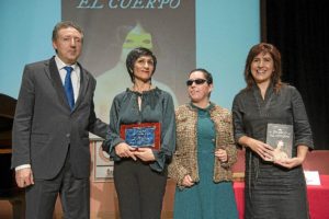 e izquierda a derecha; delegado territorial de la ONCE en Andalucía, Inés Torralba, presidenta del Consejo Territorial, y la escritora sevillana Soledad Galán.