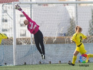 Paradón de Sara Serrat, portera del Cajasol Sporting.