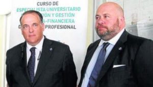 Javier Tebas, presidente de la LFP, y Pablo Comas, máximo accionista del Recreativo de Huelva.