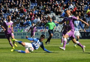 Alejandro Ceballos barriendo un balón. (Espínola)