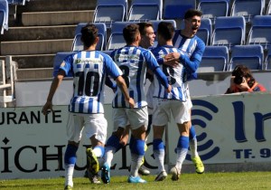 Jugadores del Recretivo celebrando uno de los goles. (Espínola)