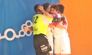 Jugadores del Smurfit Kappa celebrando uno de los goles.