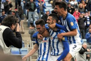 Jugadores del Recreativo celebrando la victoria ante el Marbella. (Espínola)