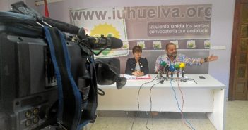 Isabel Lancha y Rafael Sanchez Rufo en la Sede de IU Huelva