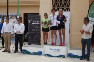 Podium femenino del II Duatlón de Islantilla.