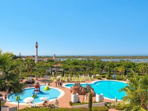 turistas en Hotel El Fuerte El Rompido