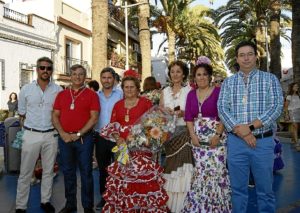 La Alcaldesa junto al los ediles del Equipo de Gobiermo en la Ofrenda