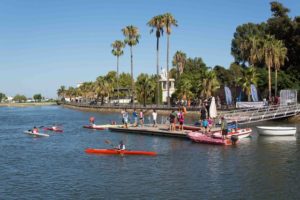 Regata de promoción de piragüismo en Ayamonte.