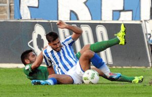 Iván Robles volvió a jugar de lateral zurdo.