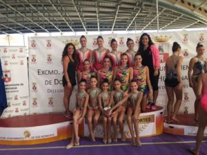 Gimnastas del Club Gimnasia Rítmica Huelva en Dos Hermanas.