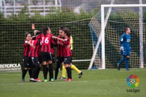 Jugadoras del Cajasol Sporting celebrando la victoria.