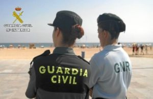 La Guardia Civil y la GNR portuguesa colaboran en la lucha contra la pesca ilegal.