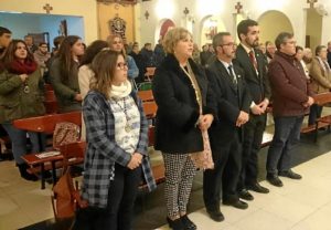 El Primer Teniente de Alcalde, primero por la derecha junto a Hermano Mayor de la Hermandad, representantes del Consejo de del resto de Hermandades ayer en la Misa