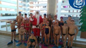 Papa Noel visita a la cantera del Club Natación Huelva.