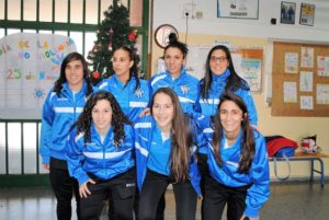 Jugadoras del Cajasol Sporting en el Colegio José Oliva.