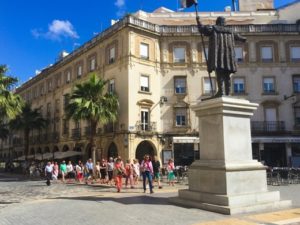 turistas plaza monjas 1 (1)