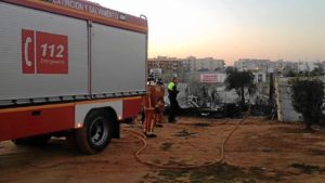 Chabolas de inmigrantes arden en Lepe (2)