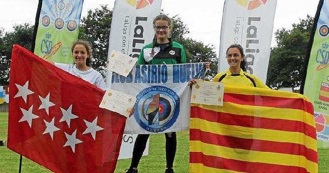 Leyre Fernandez en el podio como campeona de la Liga Nacional