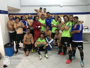 Jugadores del Recreativo celebrando la victoria en San Fernando.