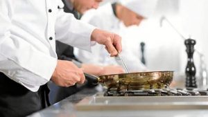 Oferta de empleo: Restaurante de La Redondela busca ayudante de cocina y camarero cocinero