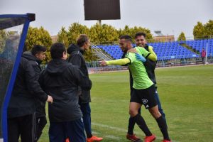 Carlos Lazo celebrando el gol con sus compañeros. (Tenor)