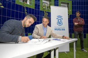 Firma antes de la entrega de llaves viverista