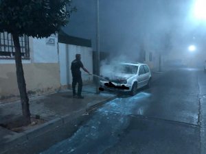 Incendio coche en Lepe