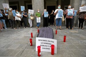 Protesta de vecinos de San Bartolome de la Torre para exigir Urgencias 4