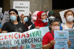 Protesta de vecinos de San Bartolome de la Torre para exigir Urgencias 5