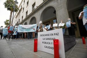 Protesta de vecinos de San Bartolome de la Torre para exigir Urgencias 7