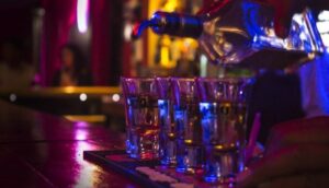 Oferta de empleo: Camarero de barra para bar de copas en Matalascañas
